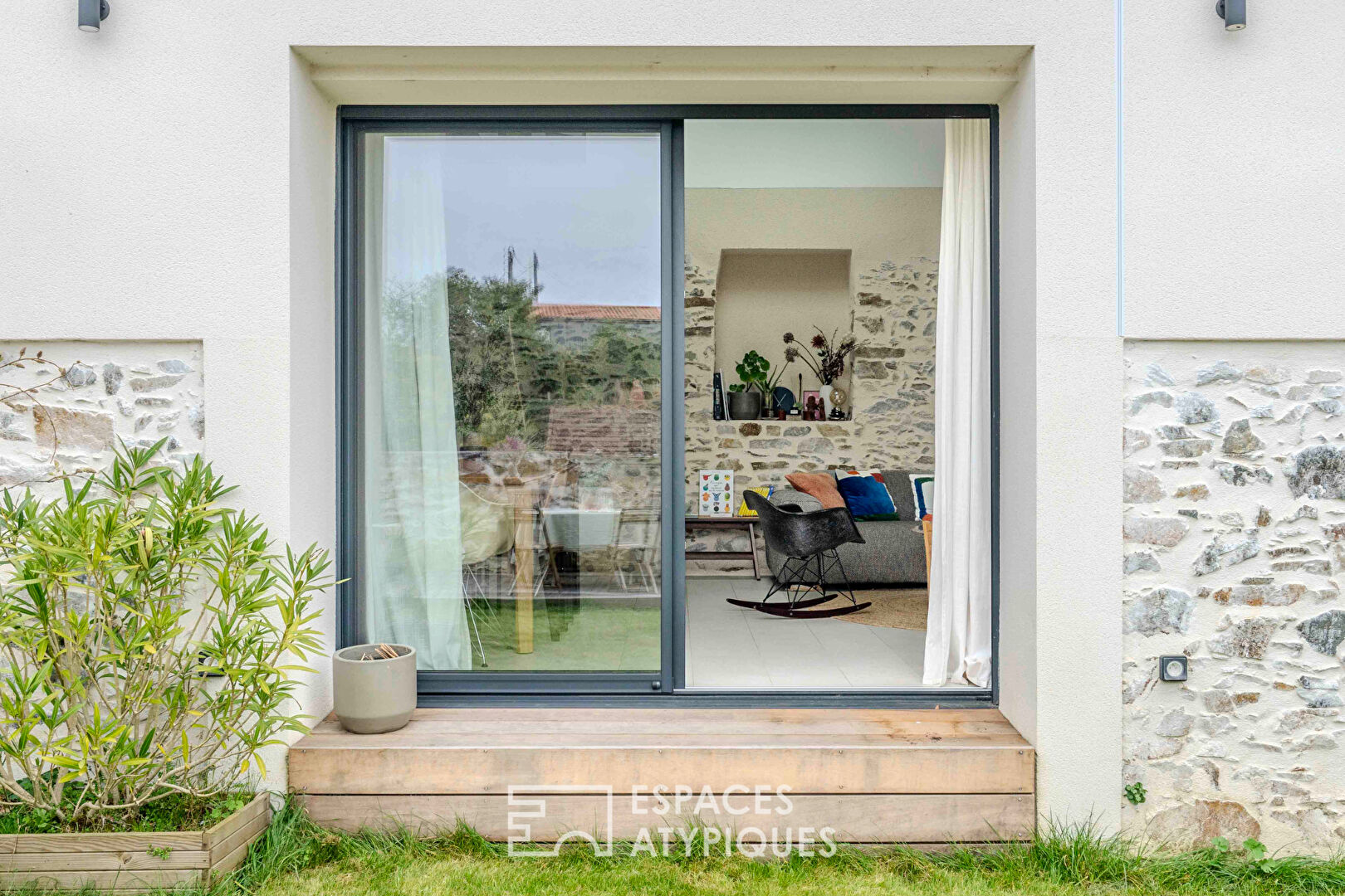 Maison de Charme au Pallet –  Calme, Jardin Intime et Garage