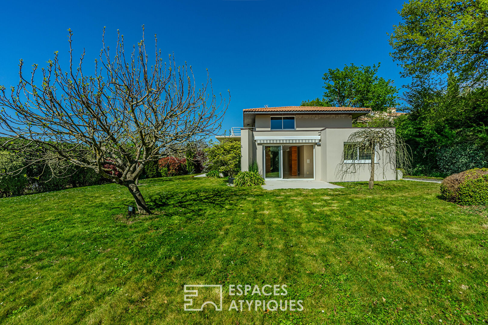 Architect’s house between the Loire and the vineyards
