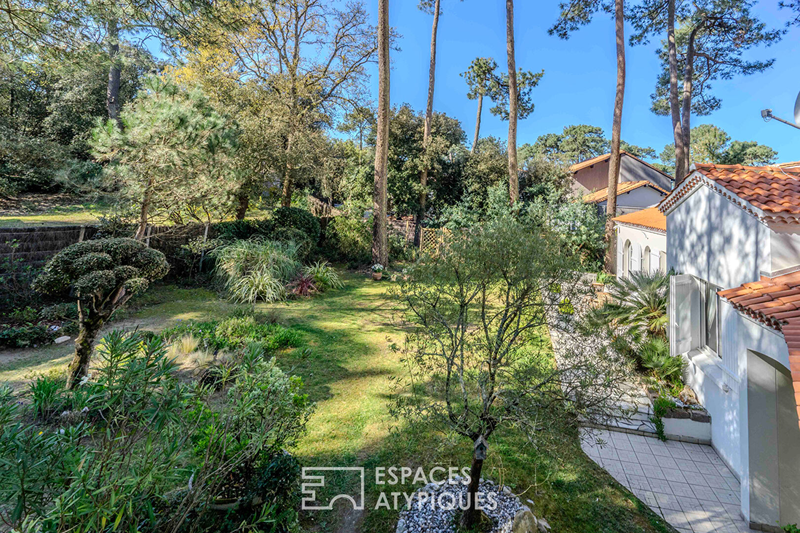 Villa méditerranéenne au coeur de sa pinède