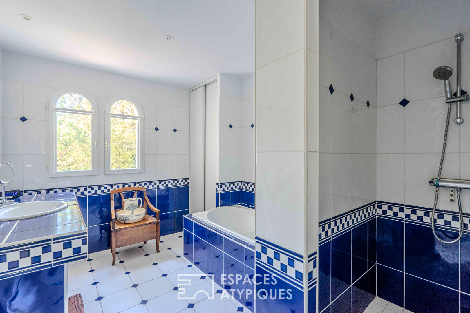 Villa méditerranéenne au coeur de sa pinède