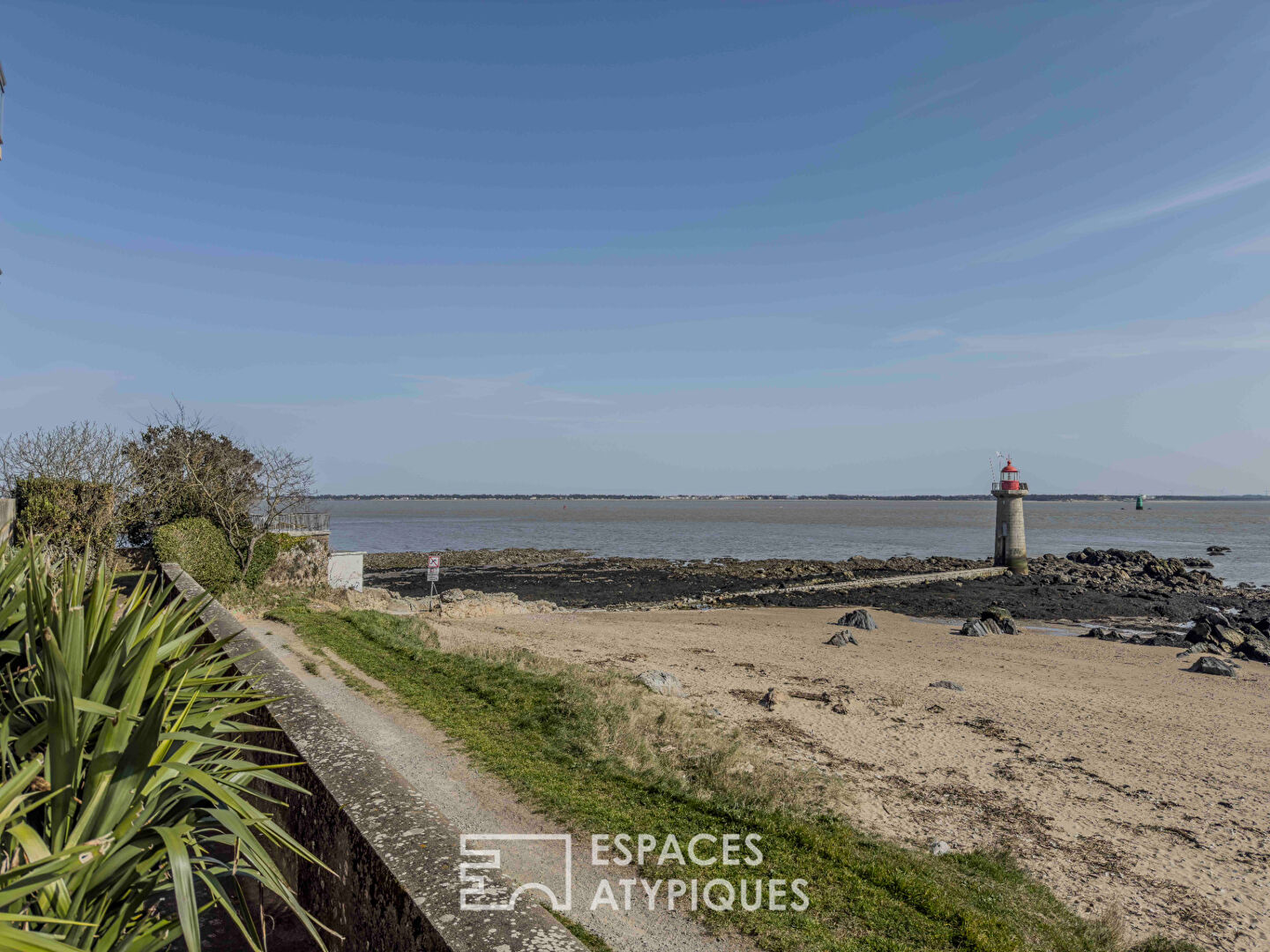 Appartement T2 rénové avec petite vue mer !