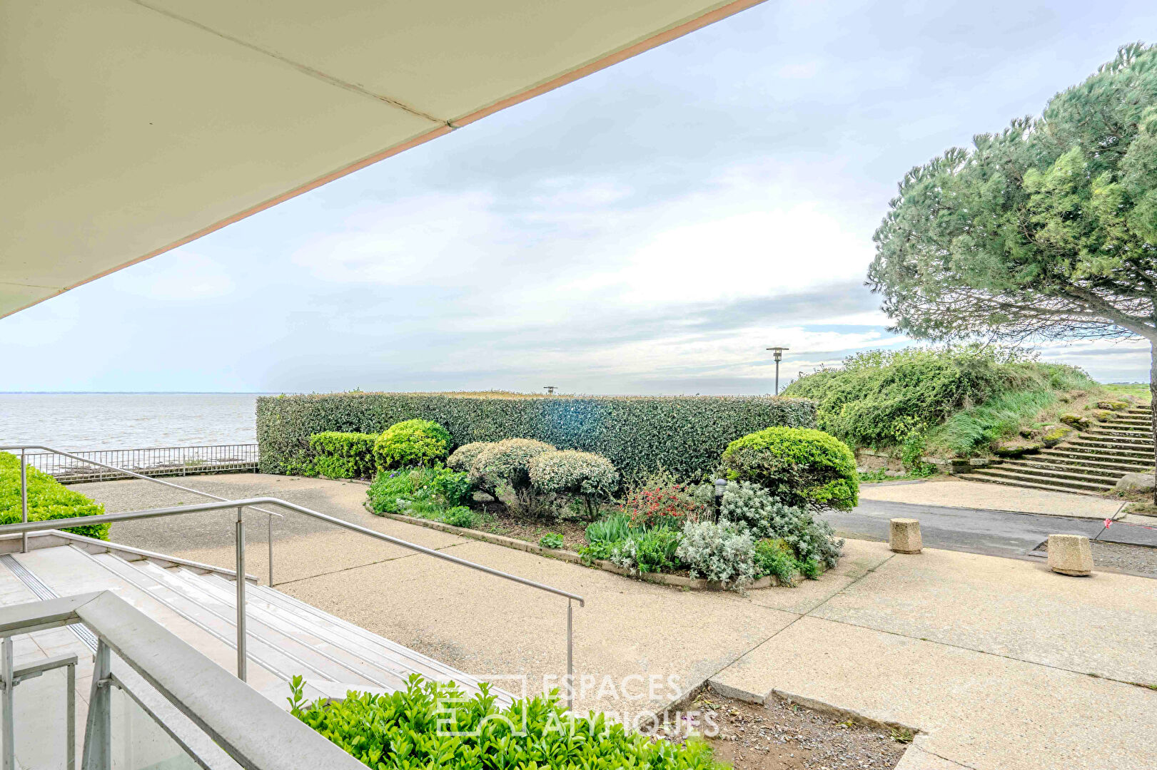 Appartement T2 rénové avec petite vue mer !