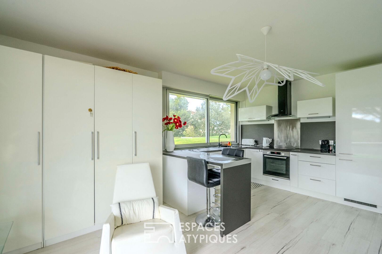 Appartement T2 rénové avec petite vue mer !