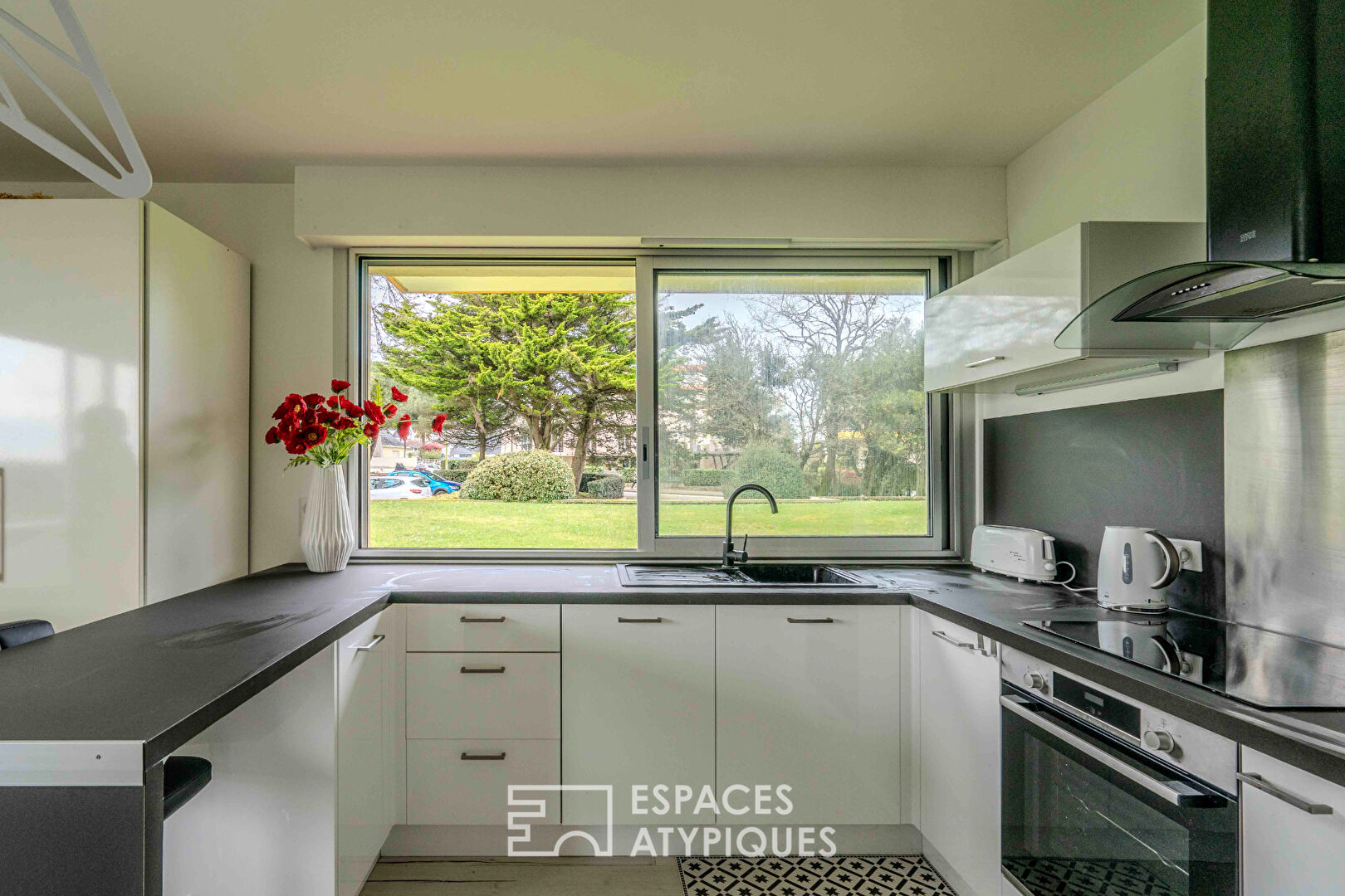 Appartement T2 rénové avec petite vue mer !