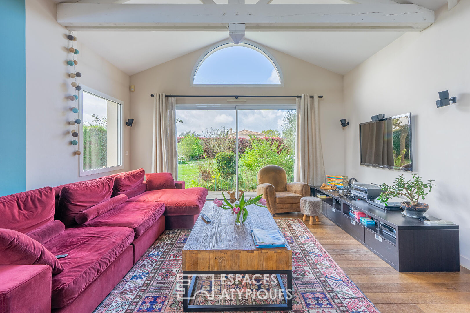 Maison pensée pour la vie de famille, au calme avec piscine