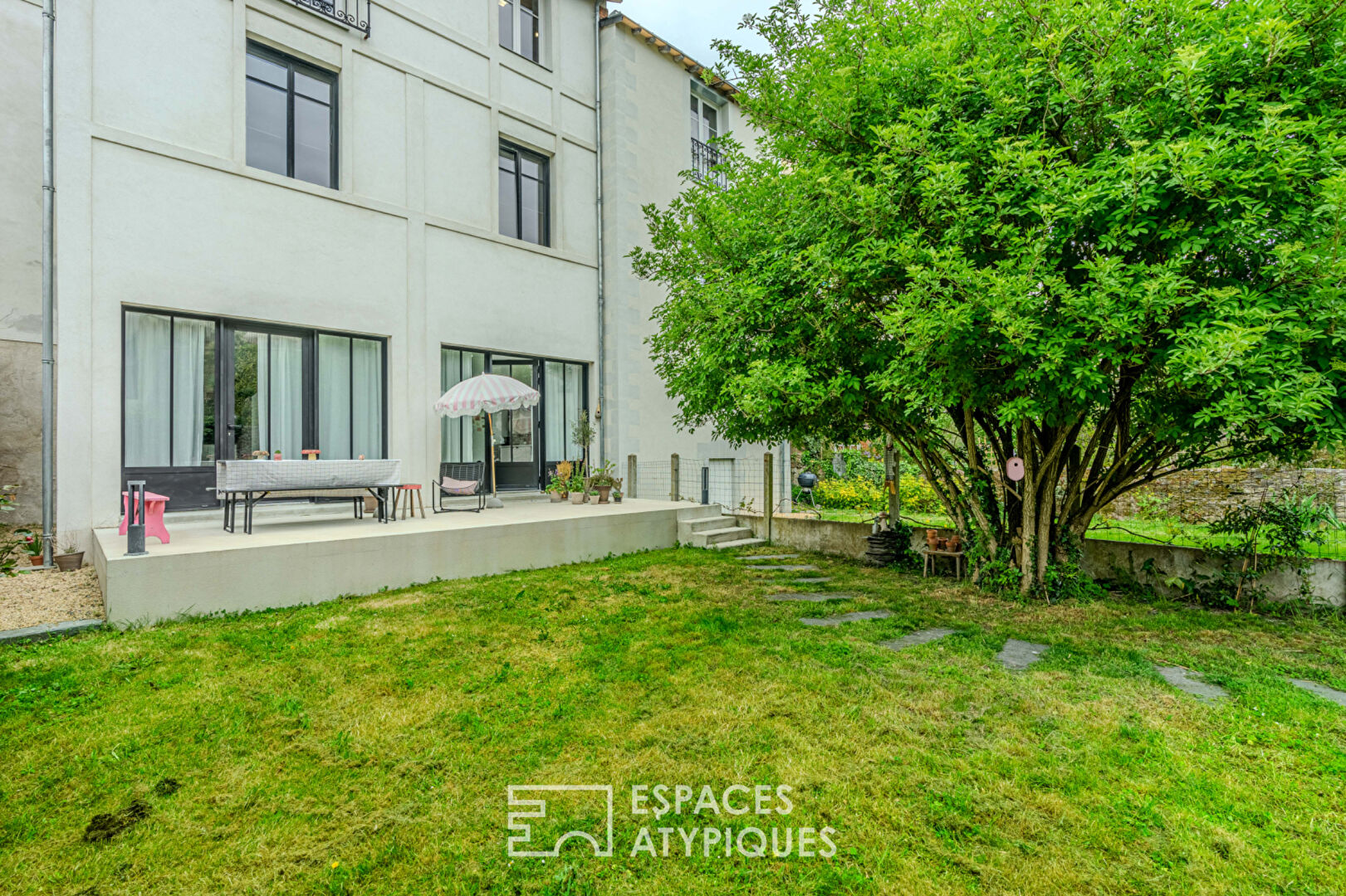 Face au château d’Ancenis, Maison (53m2) et son jardin : un bijou minimaliste à l’abri des regards