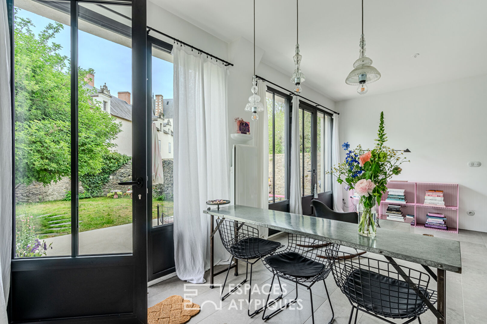 Face au château d’Ancenis, Maison (53m2) et son jardin : un bijou minimaliste à l’abri des regards