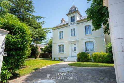 Maison de maître avec piscine intérieure à Saint Etienne de Montluc