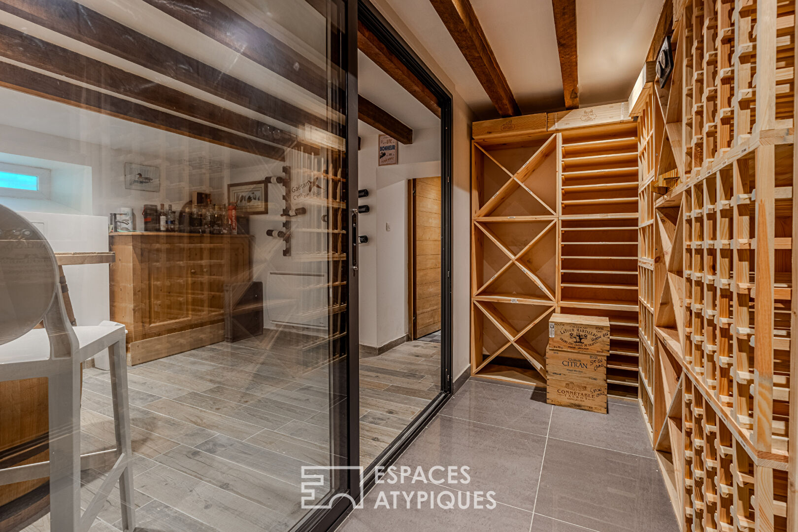 Maison de maître avec piscine intérieure à Saint Etienne de Montluc