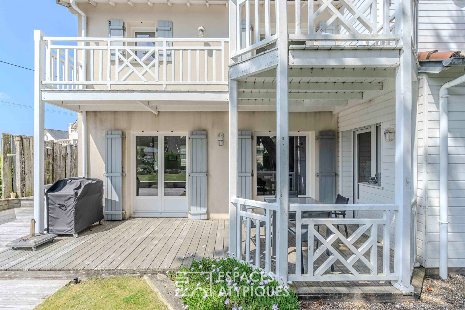 Élégante demeure balnéaire à 80 mètres de l’océan avec aperçu mer