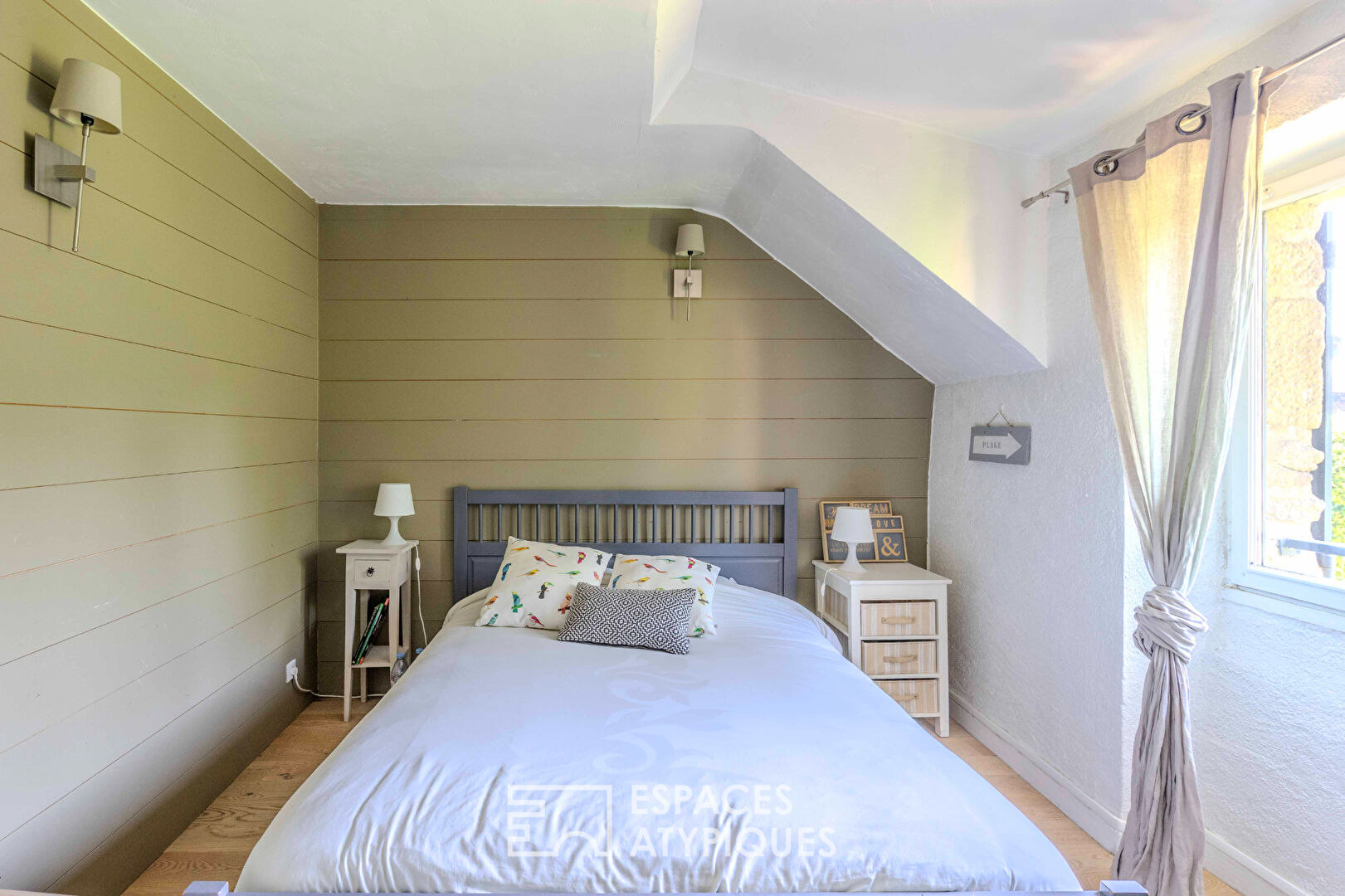 Charme de la pierre et rénovation moderne avec jardin d’ailleurs