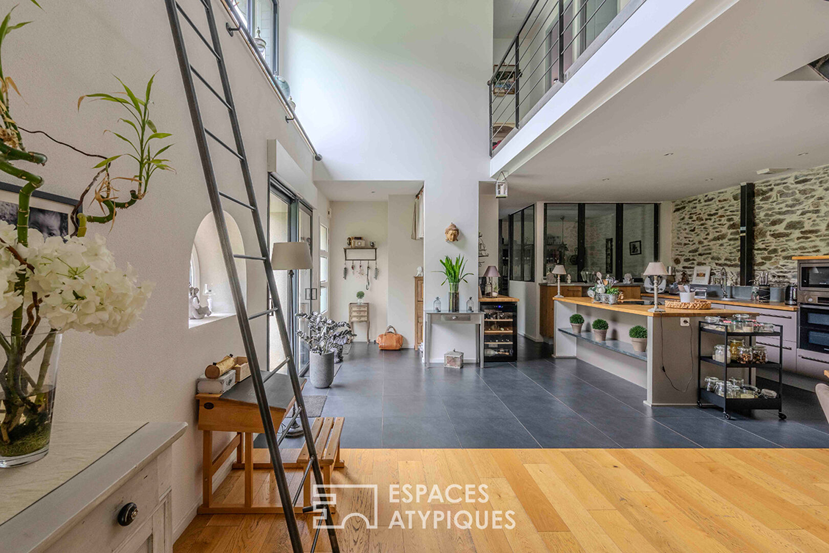 Bâtisse viticole rénovée avec piscine, studio et vaste jardin champêtre