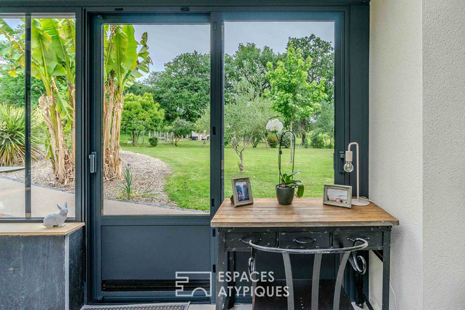 Bâtisse viticole rénovée avec piscine, studio et vaste jardin champêtre
