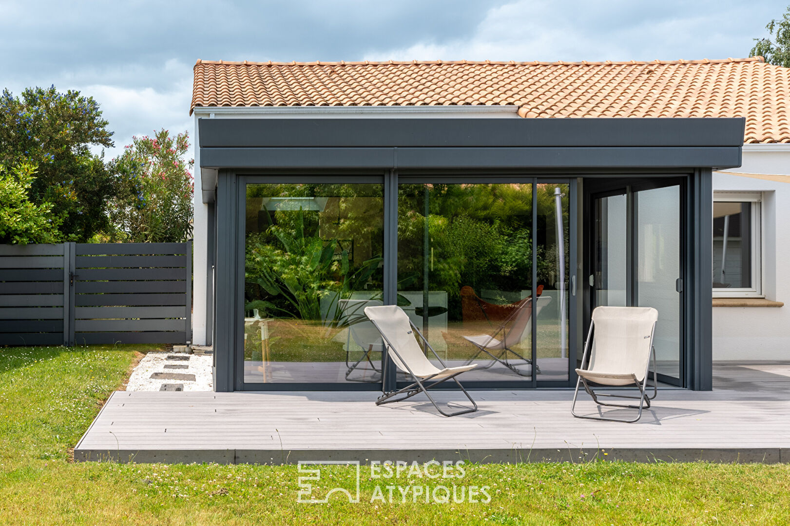 Renovated single-story house with garden