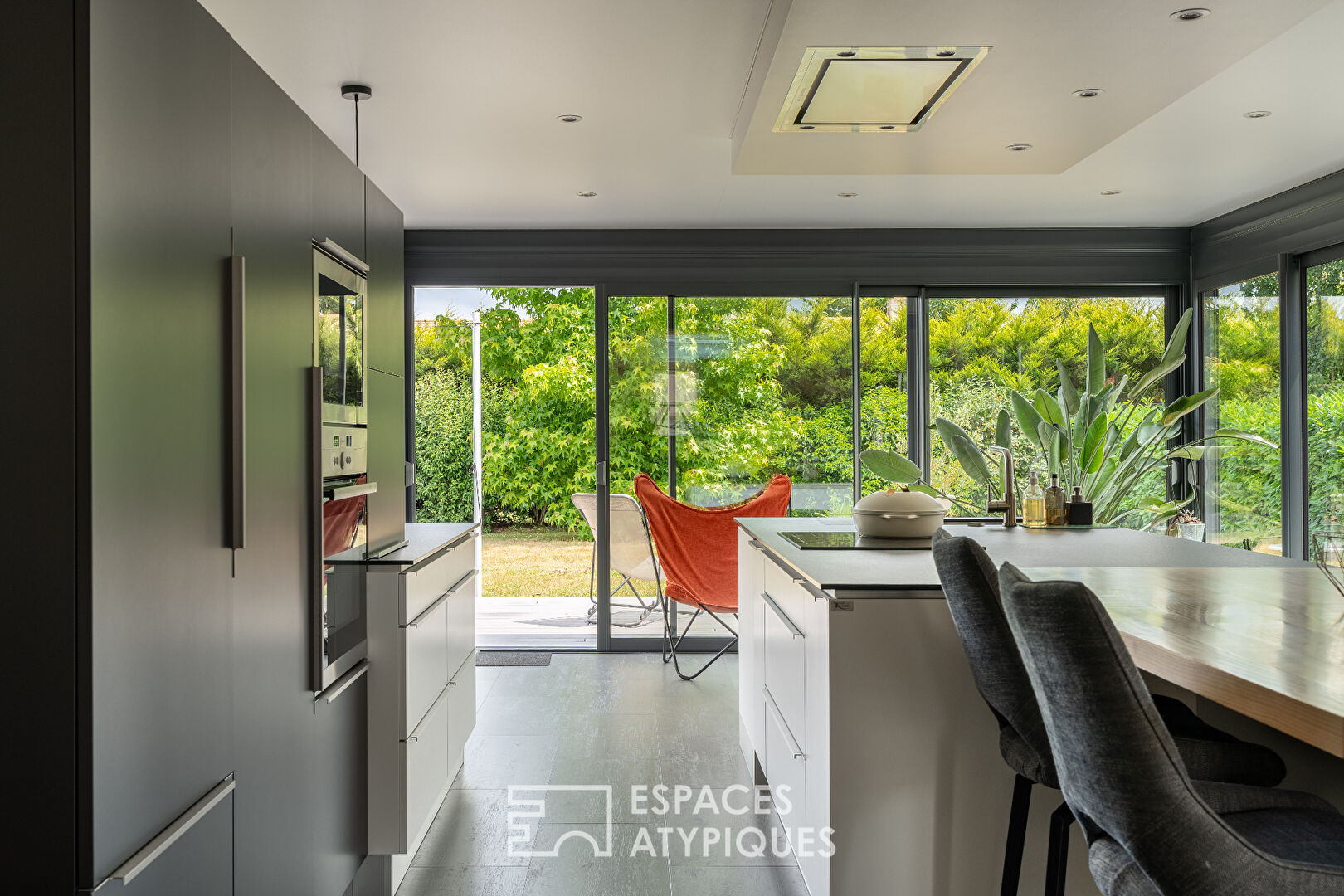 Renovated single-story house with garden