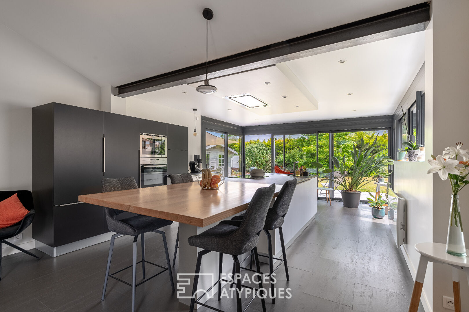 Renovated single-story house with garden