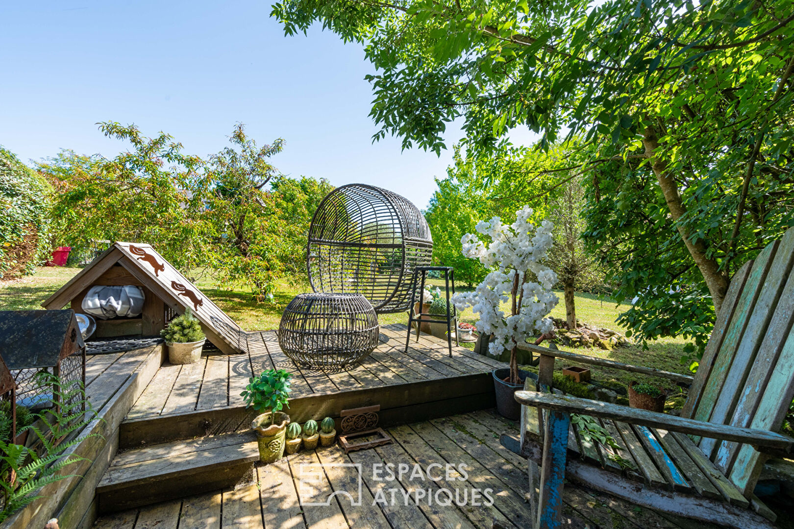Ancienne grange rénovée à l’esprit loft sur jardin