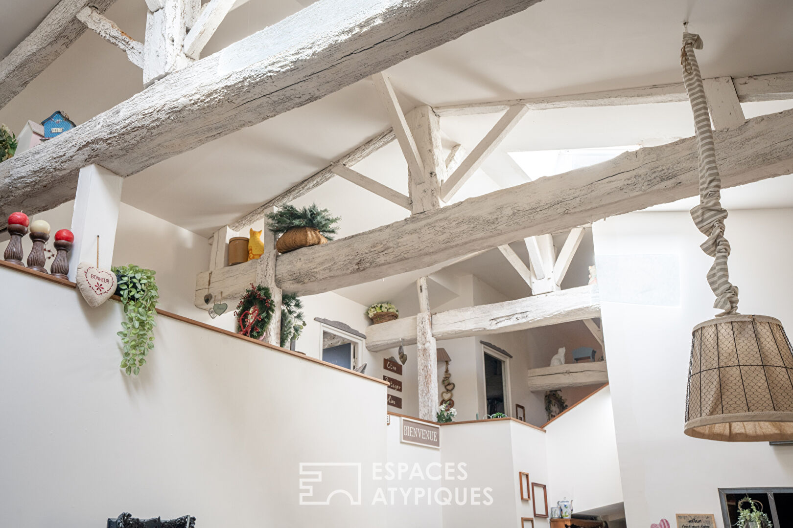 Ancienne grange rénovée à l’esprit loft sur jardin