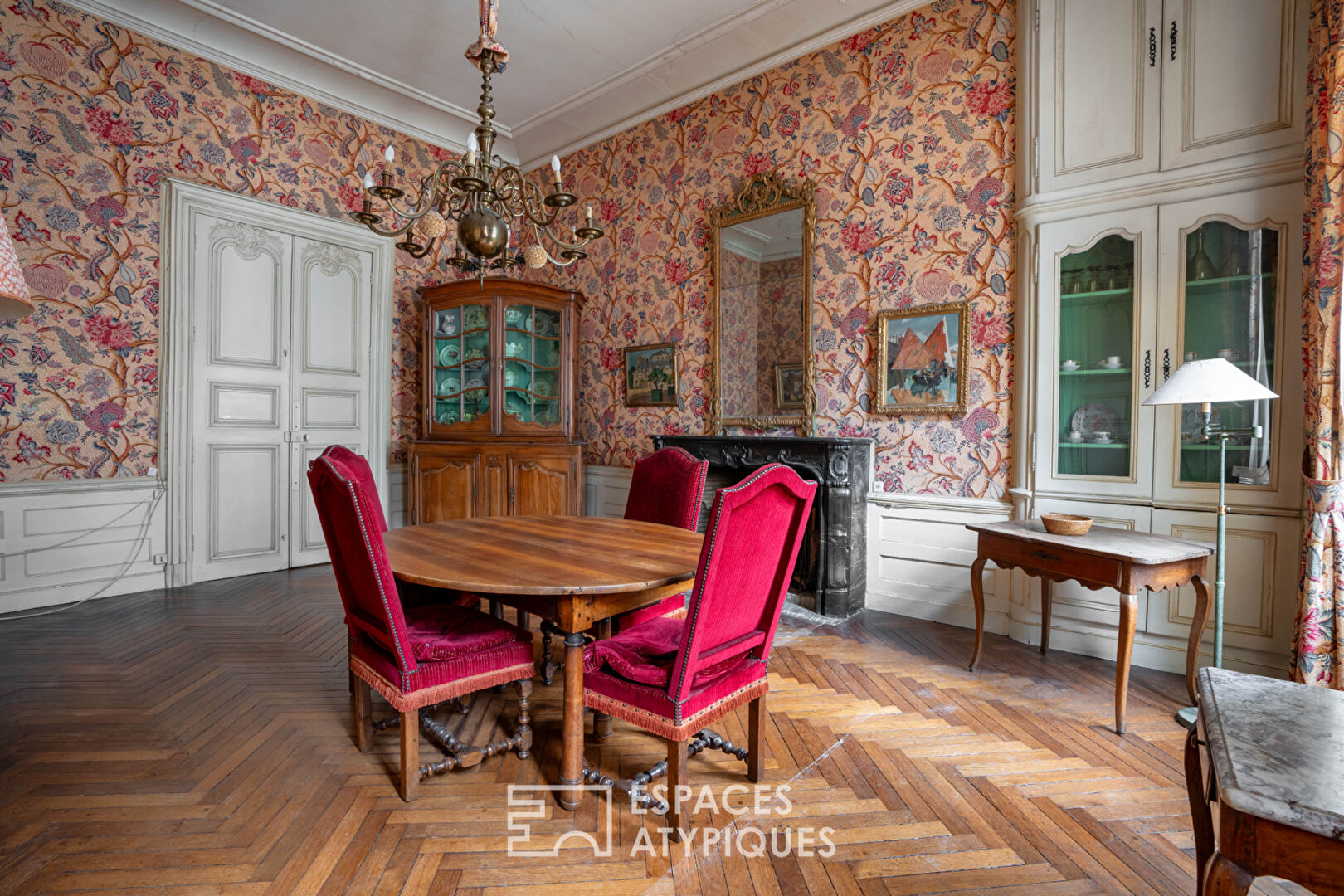 Élégance XVIIIe au coeur de la Cité Nantaise Appartement 234 m2 (carrez) à réinventer