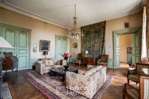 Élégance XVIIIe au coeur de la Cité Nantaise Appartement 234 m2 (carrez) à réinventer