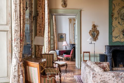 Élégance XVIIIe au coeur de la Cité Nantaise Appartement 234 m2 (carrez) à réinventer