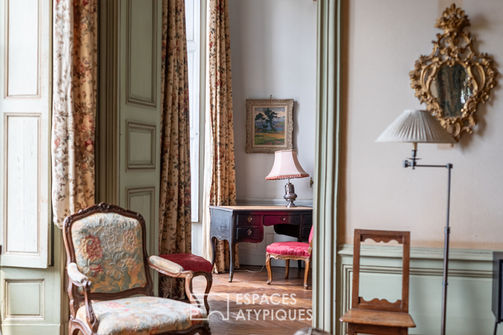 Élégance XVIIIe au coeur de la Cité Nantaise Appartement 234 m2 (carrez) à réinventer