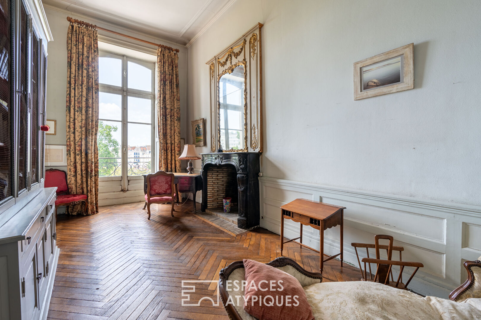 Élégance XVIIIe au coeur de la Cité Nantaise Appartement 234 m2 (carrez) à réinventer