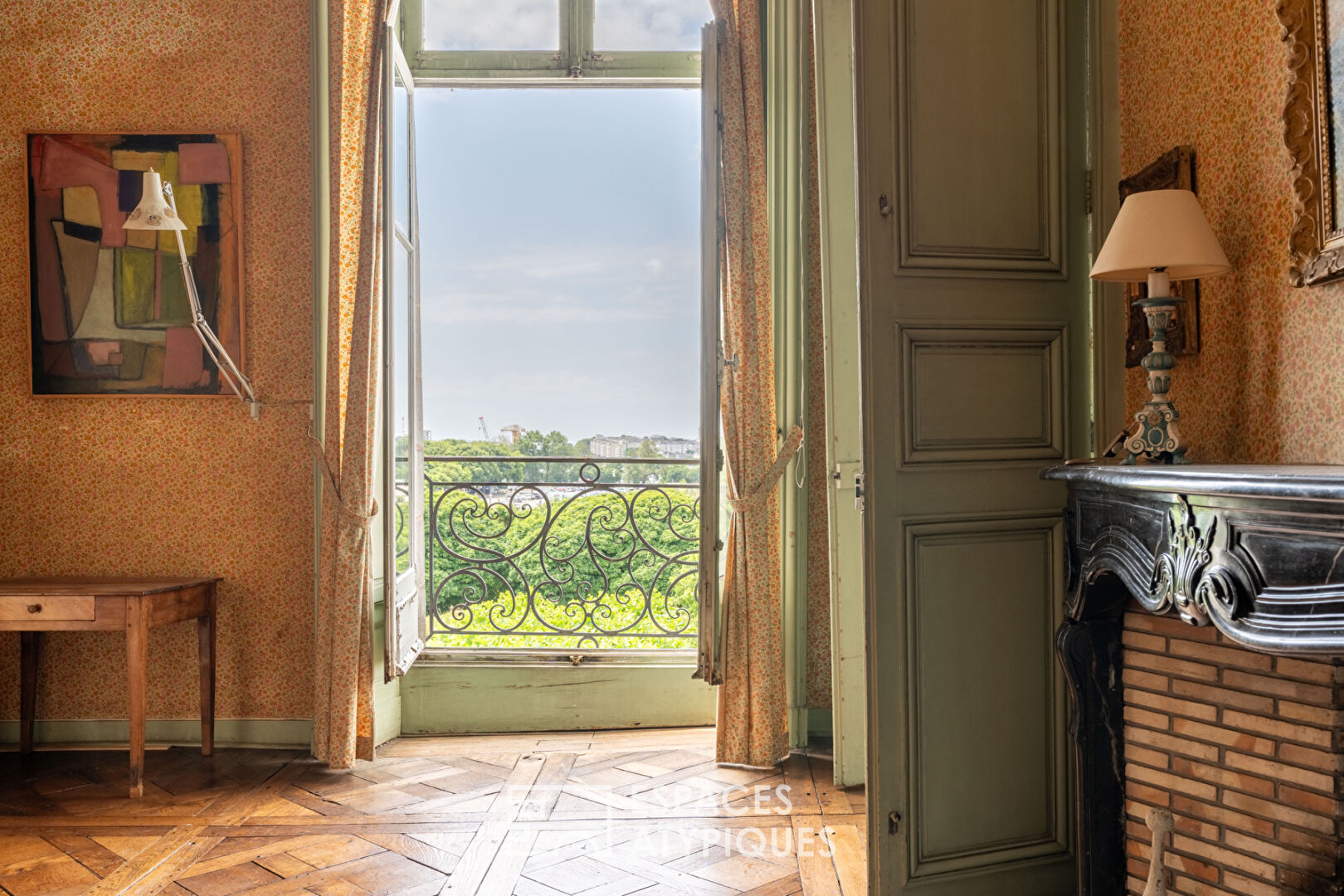 Élégance XVIIIe au coeur de la Cité Nantaise Appartement 234 m2 (carrez) à réinventer