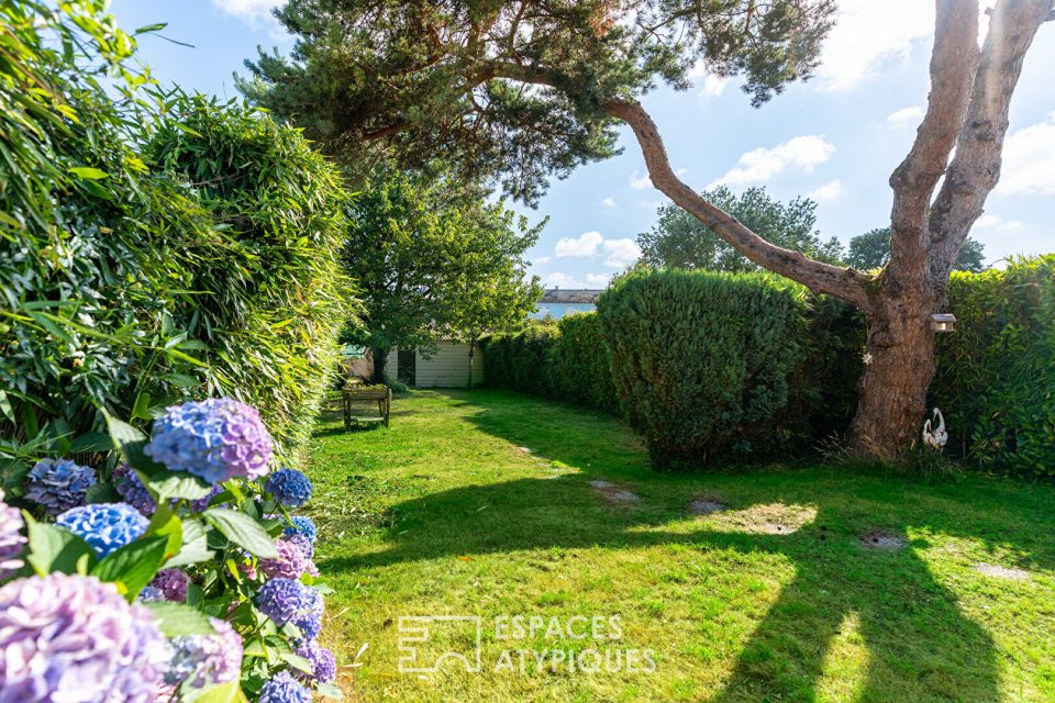 Généreuse maison familiale avec patio, jardin arboré et garage double