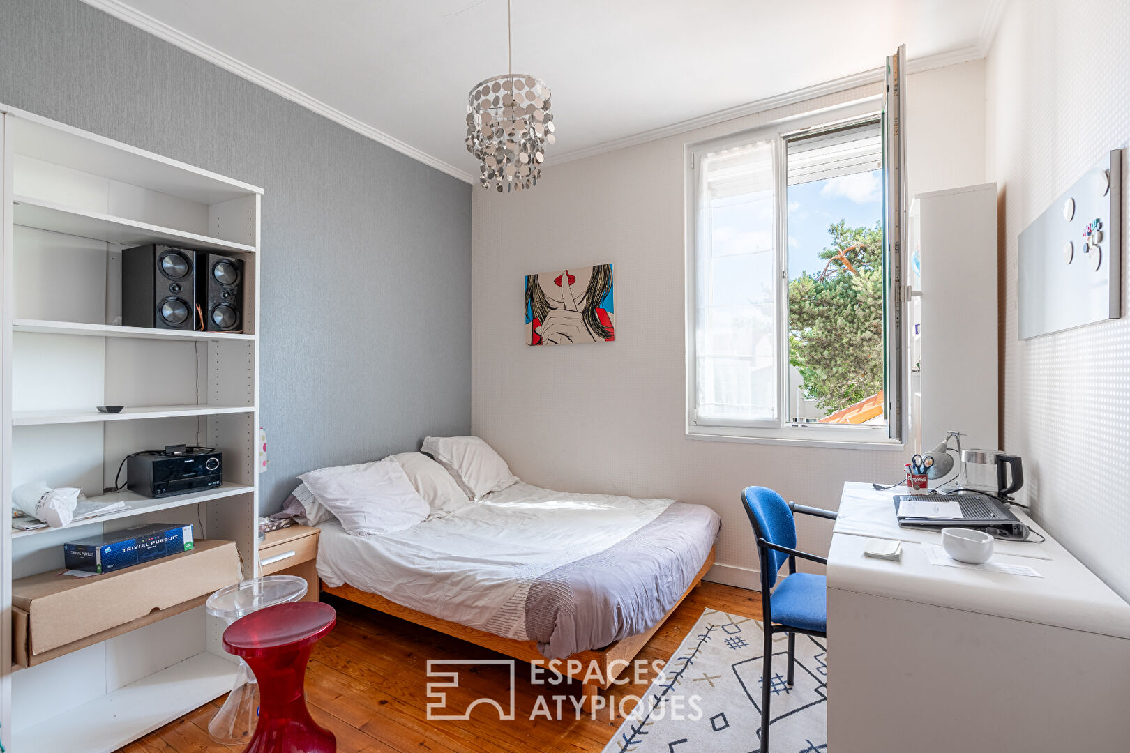 Généreuse maison familiale avec patio, jardin arboré et garage double