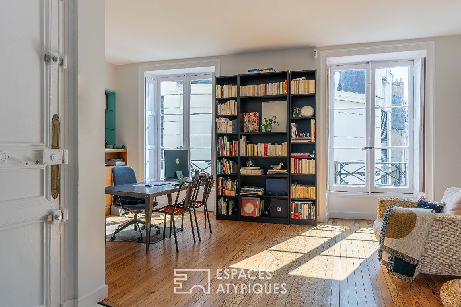 Duplex d’exception rénové – vue unique sur Passage Pommeraye
