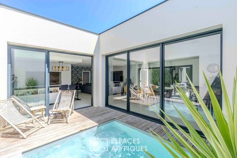 Maison contemporaine s’articulant autour de son patio