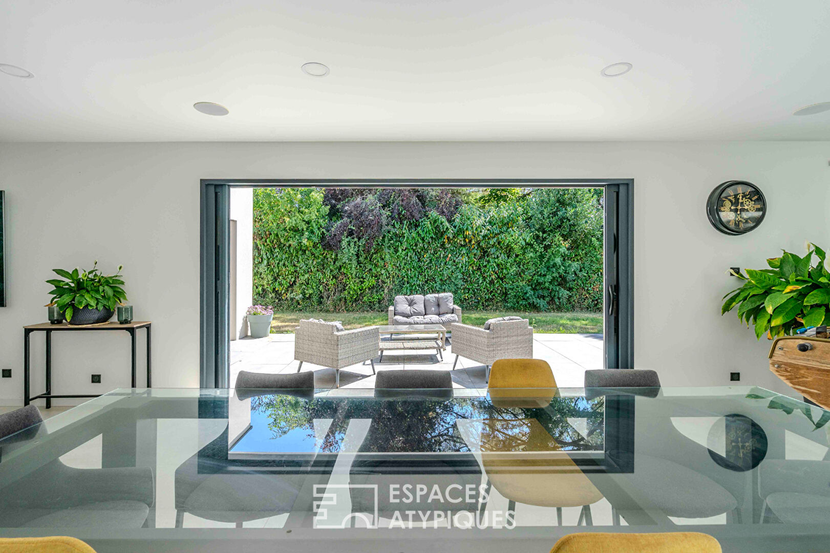Maison contemporaine s’articulant autour de son patio