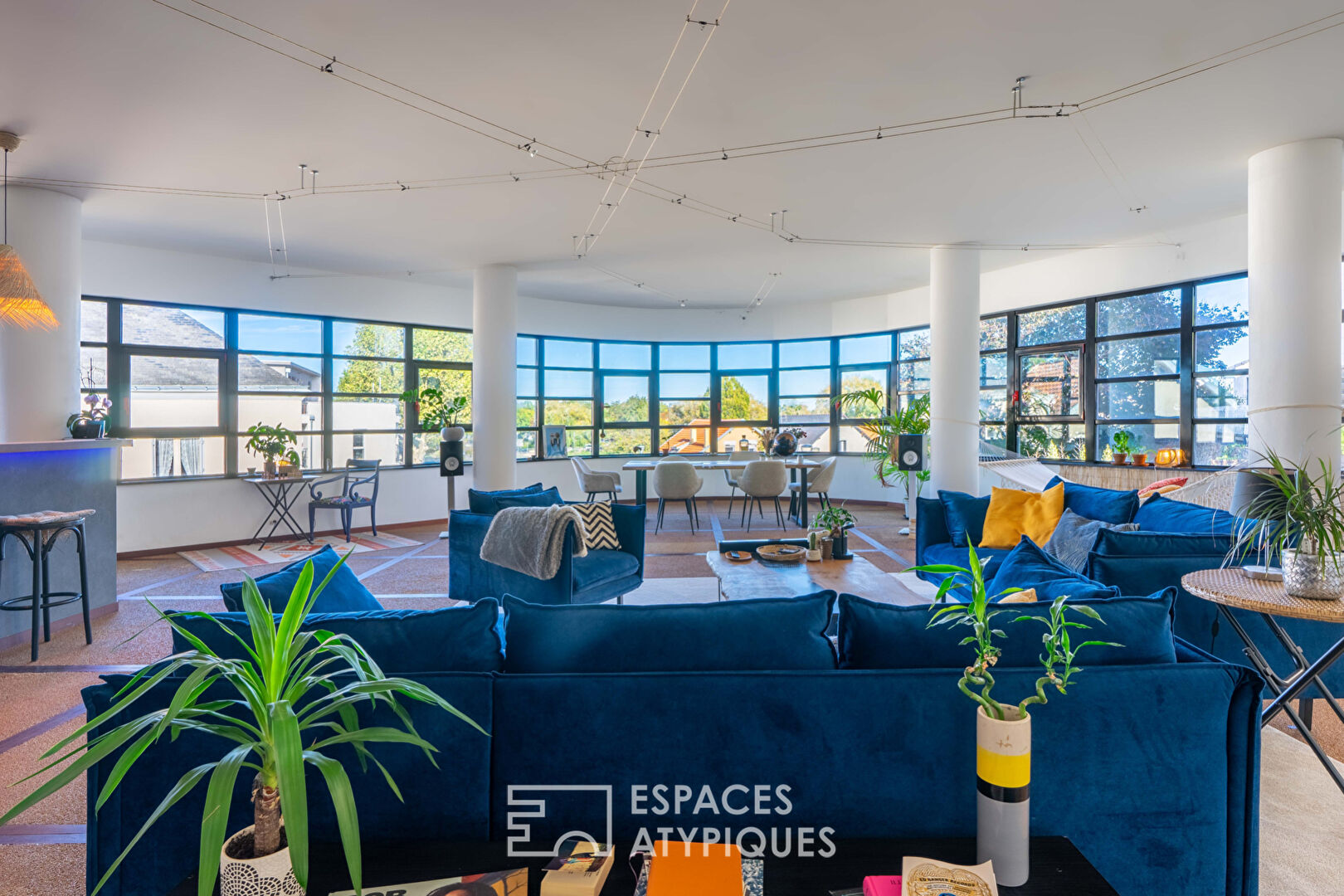 A louer – Bel appartement en duplex aux volumes généreux dans le bourg de Indre