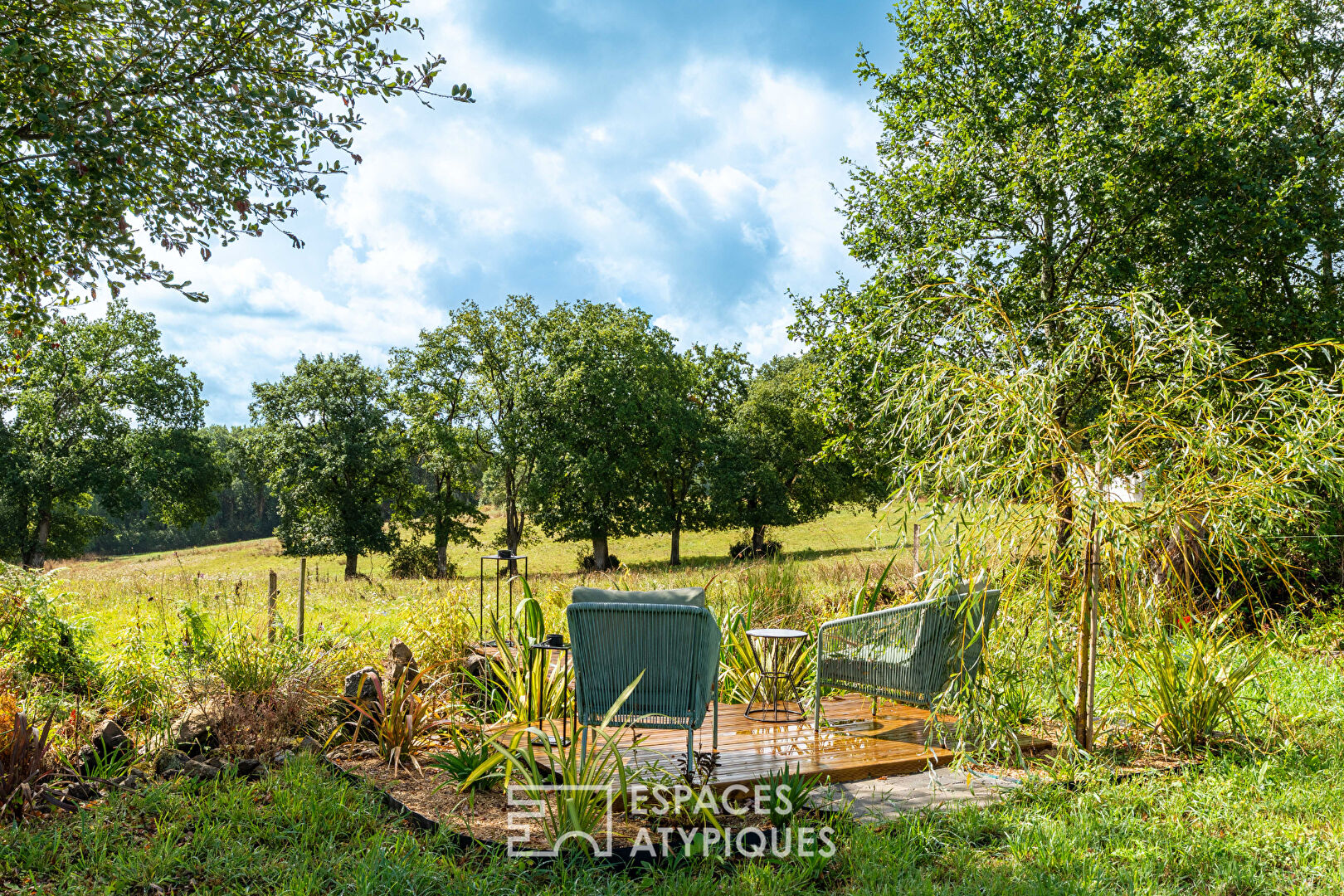 Maison familiale type longère avec suite parentale et jardin