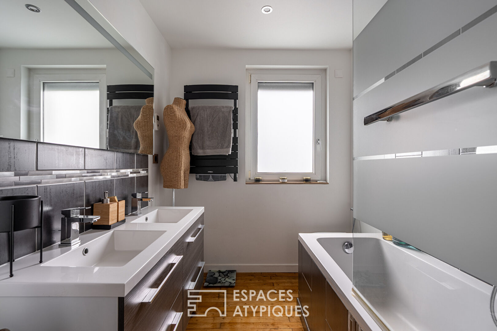 Maison familiale type longère avec suite parentale et jardin