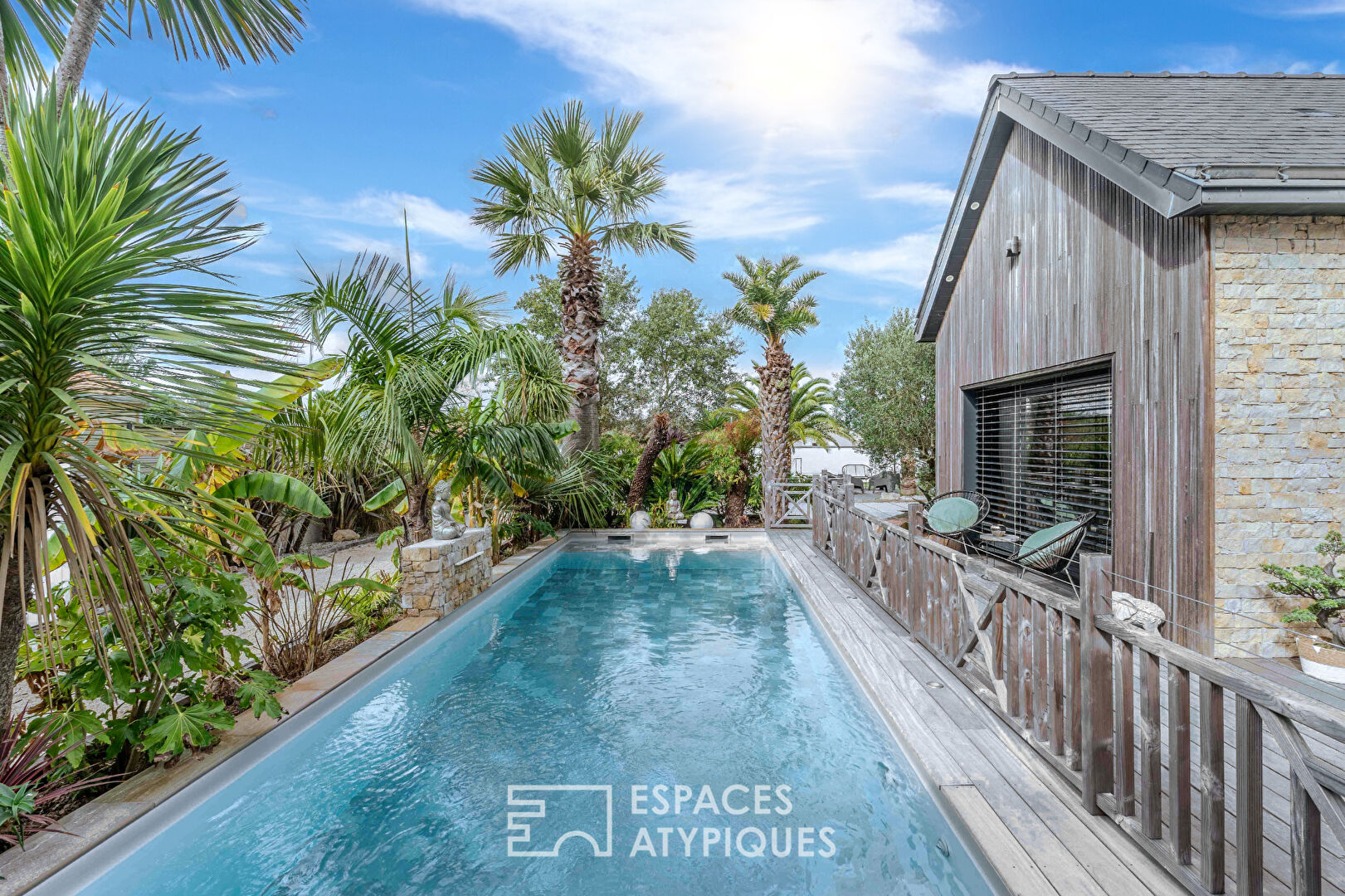 Villa de caractère autour de sa piscine et de son patio