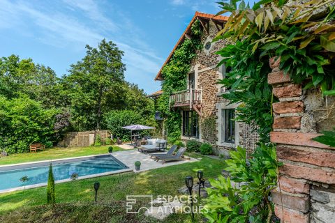 Ancien relais de chasse rénové sur son parc remarquable