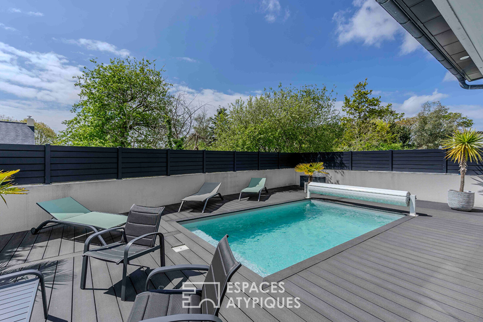 Maison d’architecte avec volumes généreux et piscine