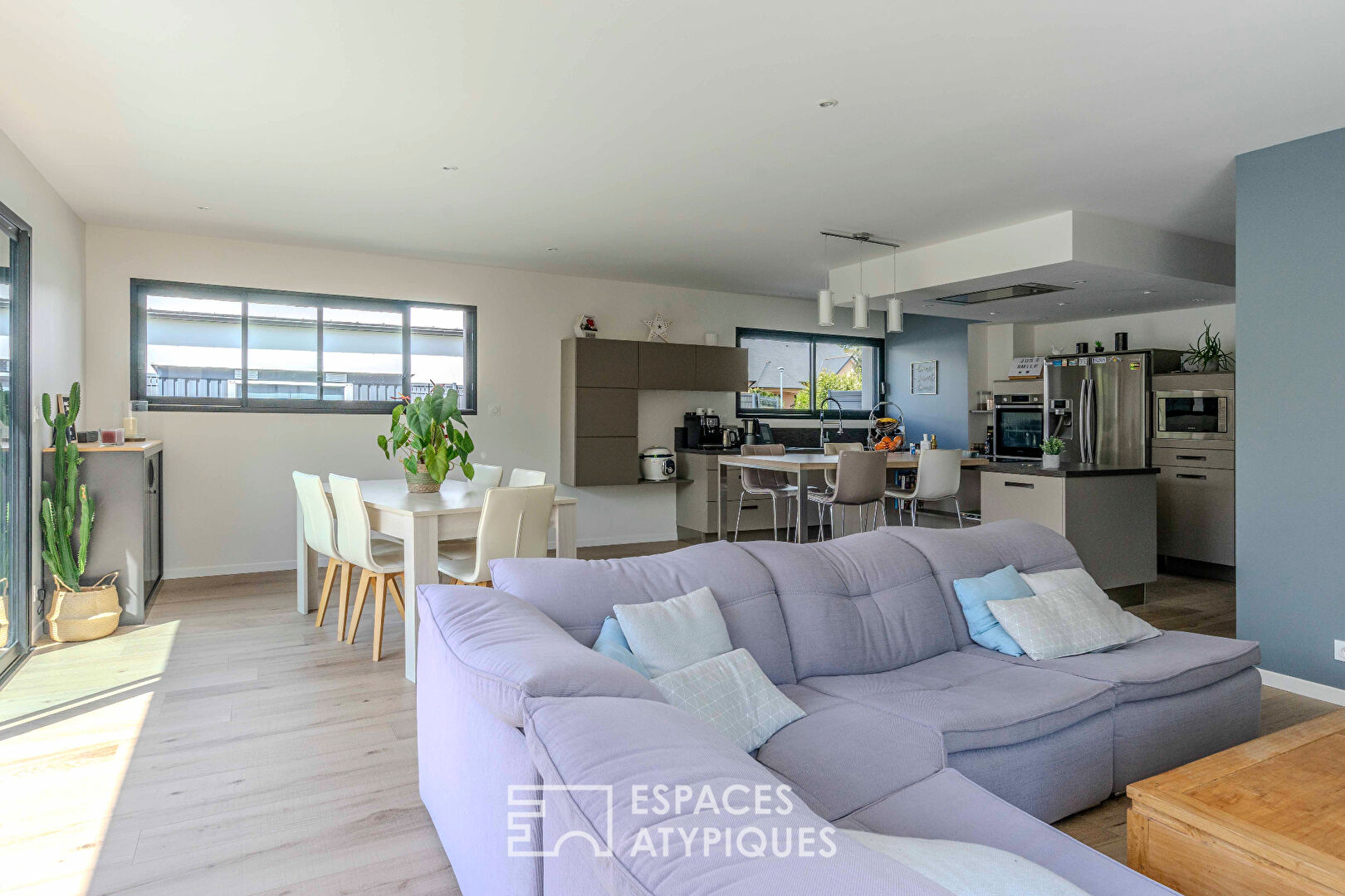 Maison d&rsquo;architecte avec volumes généreux et piscine