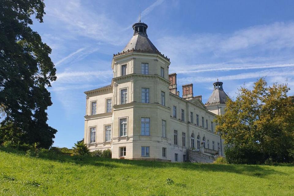 Un appartement dans son écrin de verdure aux portes de  NANTES,  6 pièce(s) 124 m2 ( Carrez)