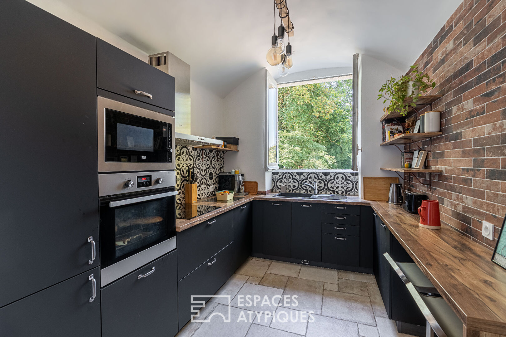 Un appartement dans son écrin de verdure aux portes de NANTES,  6 pièce(s) 103 m2 (Carrez)