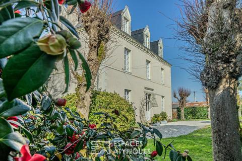 Elégante Folie Nantaise aux portes de Nantes avec piscine et dépendances