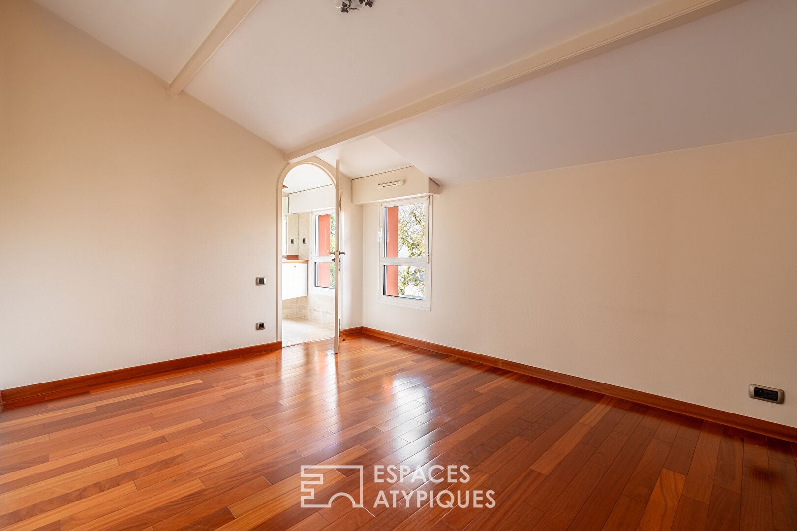 Villa d’architecte avec vie de plain pied proche du bourg