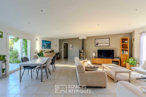 Élégante villa moderne de plain-pied à quelques pas des plages