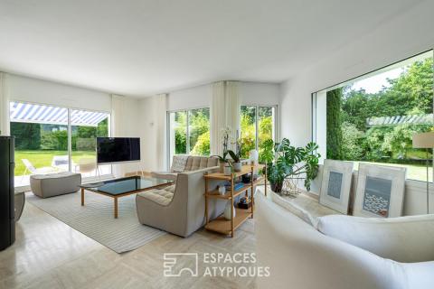 Villa rénovée au coeur du Golf International Barrière – Un écrin de lumière dans un domaine privé