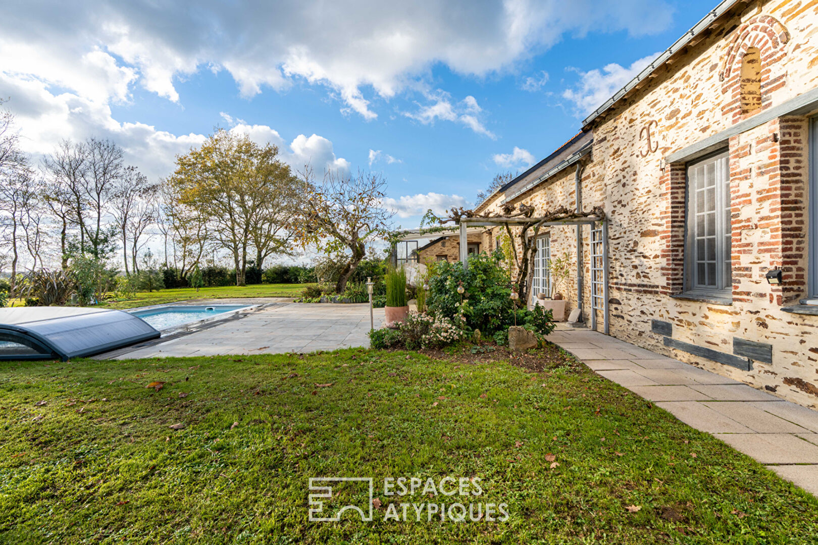 Sublime Longère  (175m2) dans son écrin de verdure  Nord de Nantes