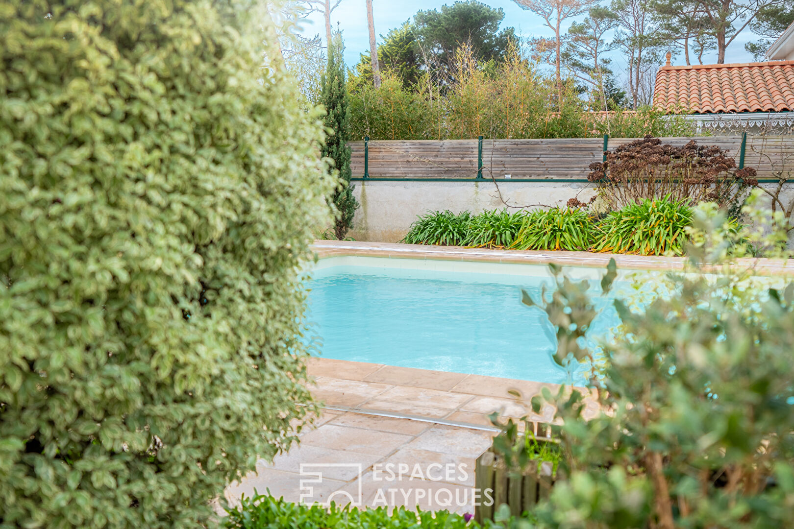 Propriété d’exception avec maison d’invités, piscine et jardin paysager