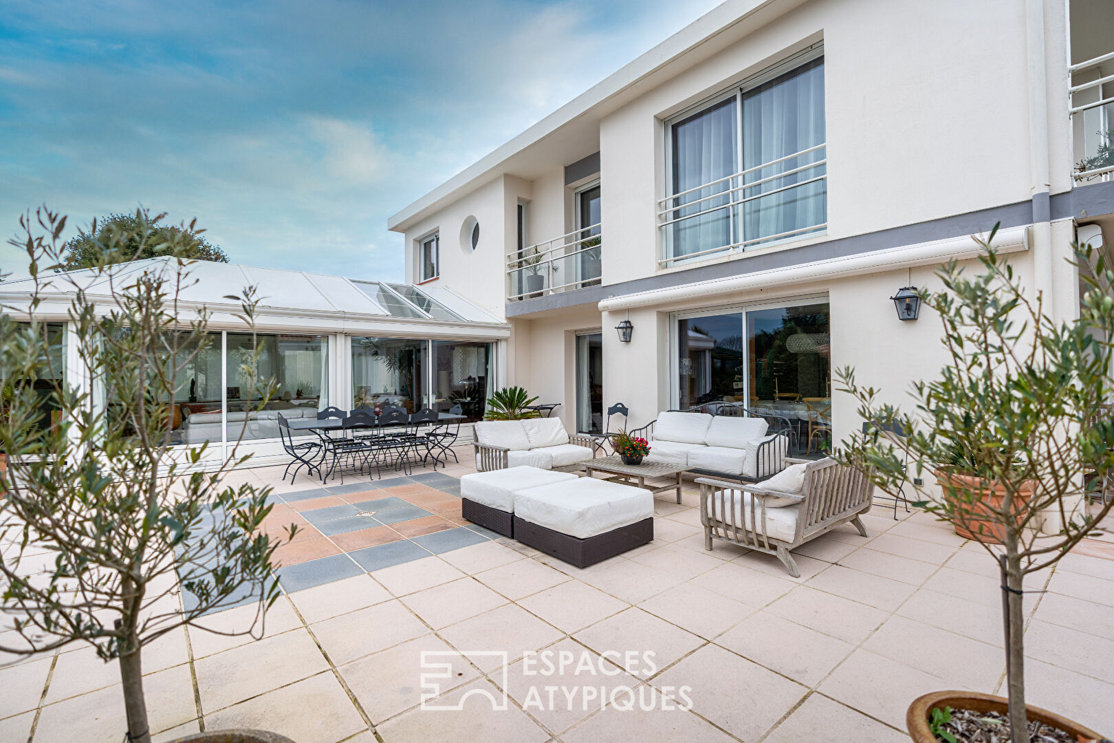 Propriété d’exception avec maison d’invités, piscine et jardin paysager