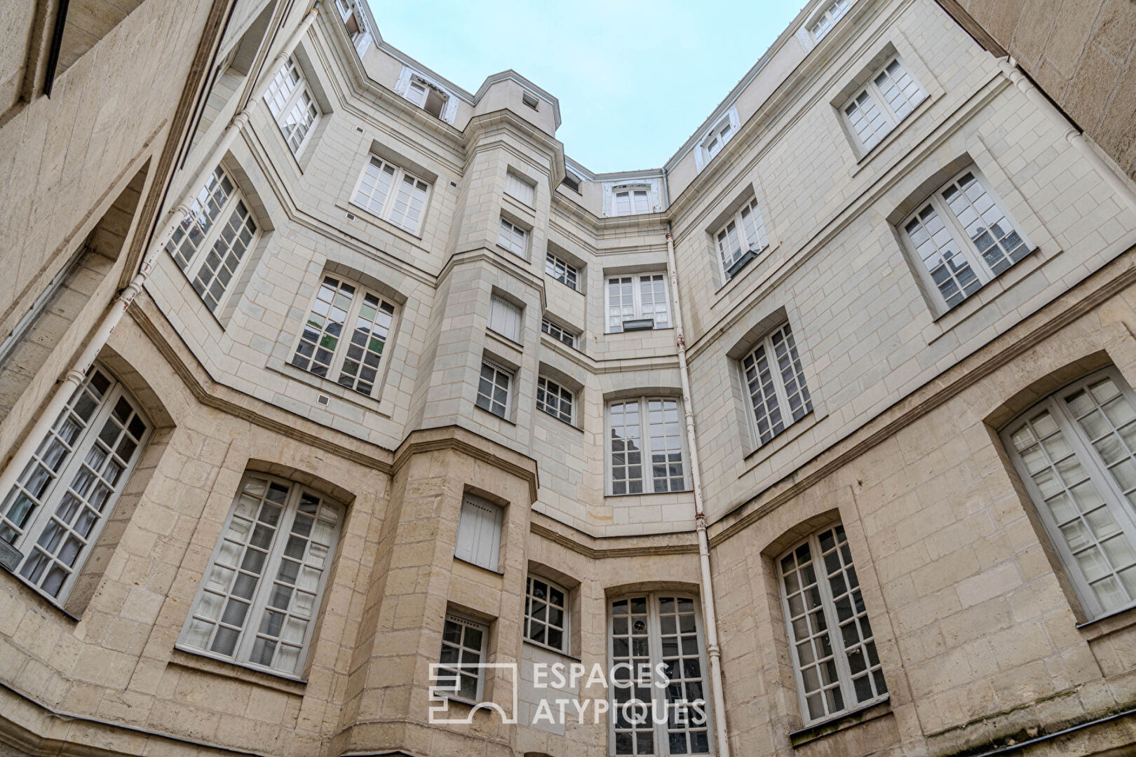 Appartement intimiste charme de la pierre cœur historique de Nantes 65 m²